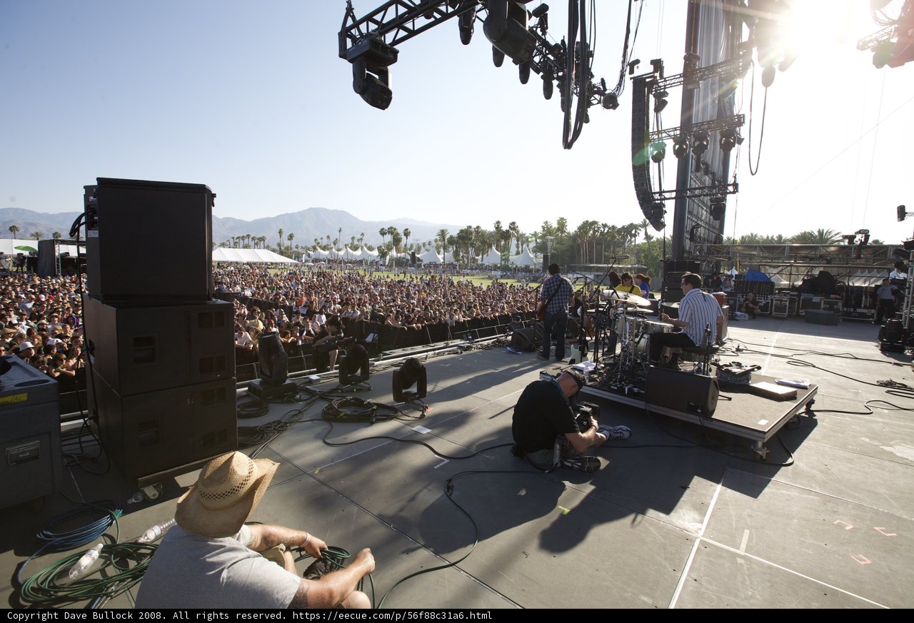 María Ribera performing at Coachella 2012