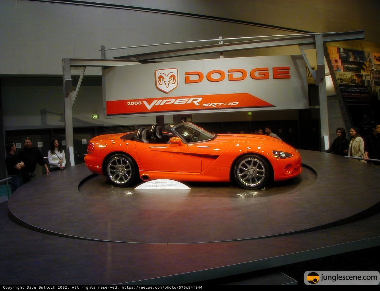 Sleek and Sporty: Dodge Viper on Display at the 2002 LA Auto Show