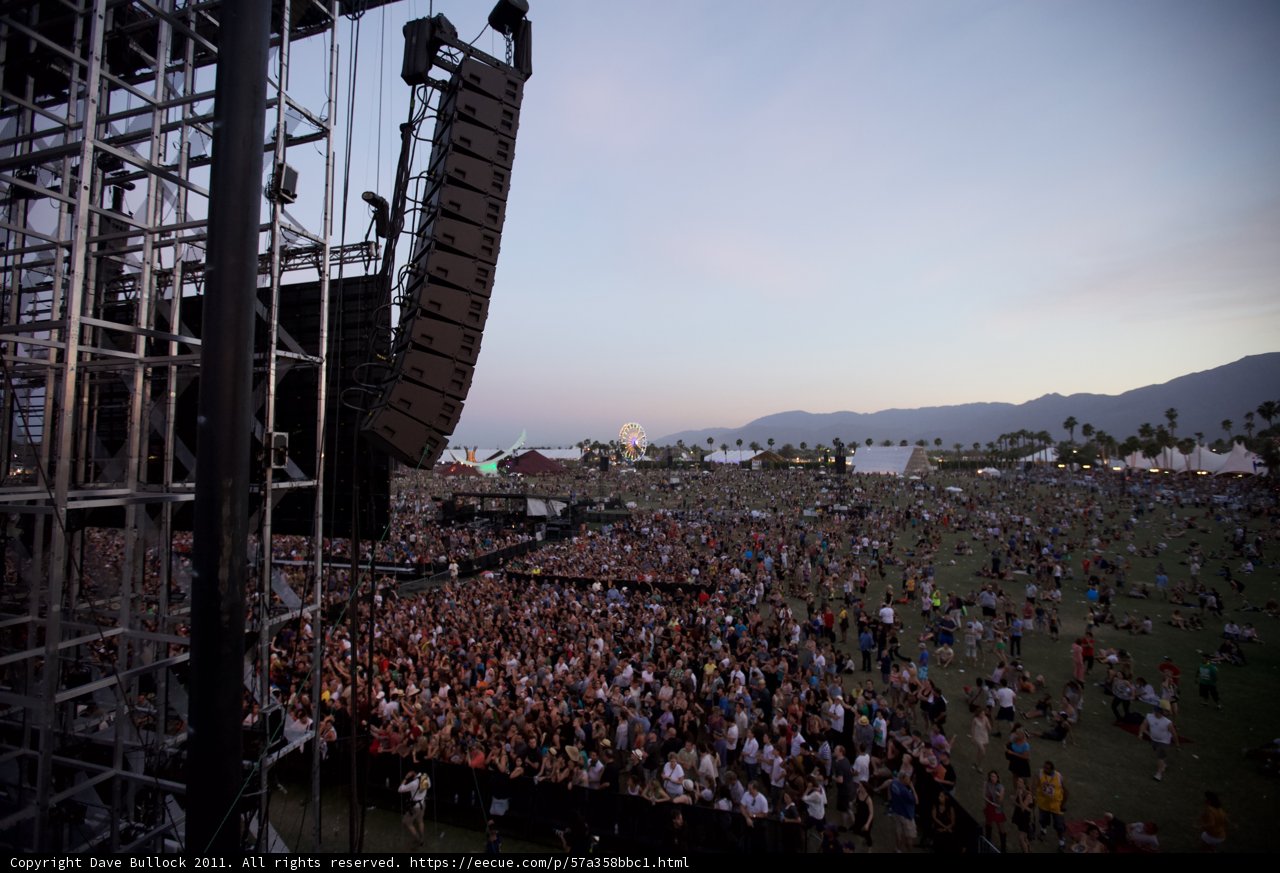 Coachella 2011: Sunday Concert Crowd