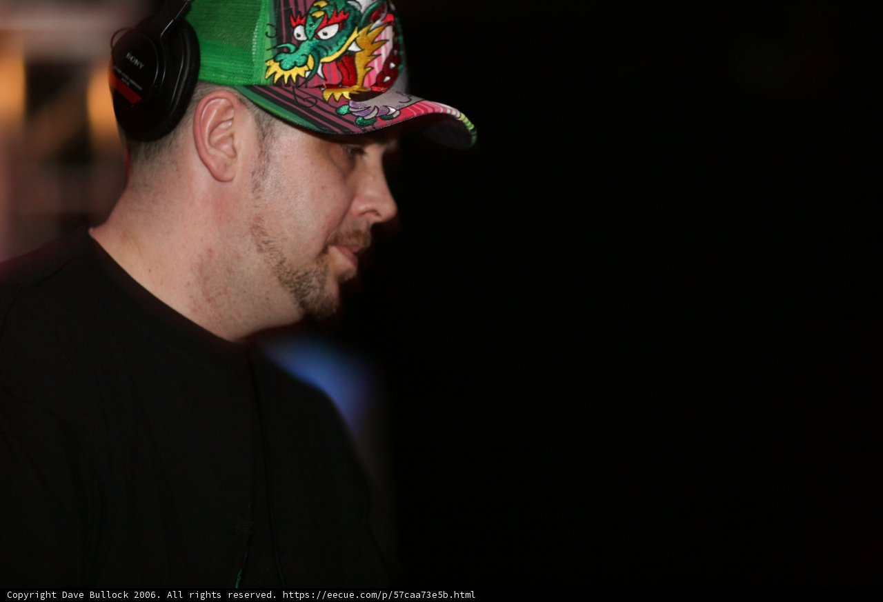 Partygoer Grooves to Musik