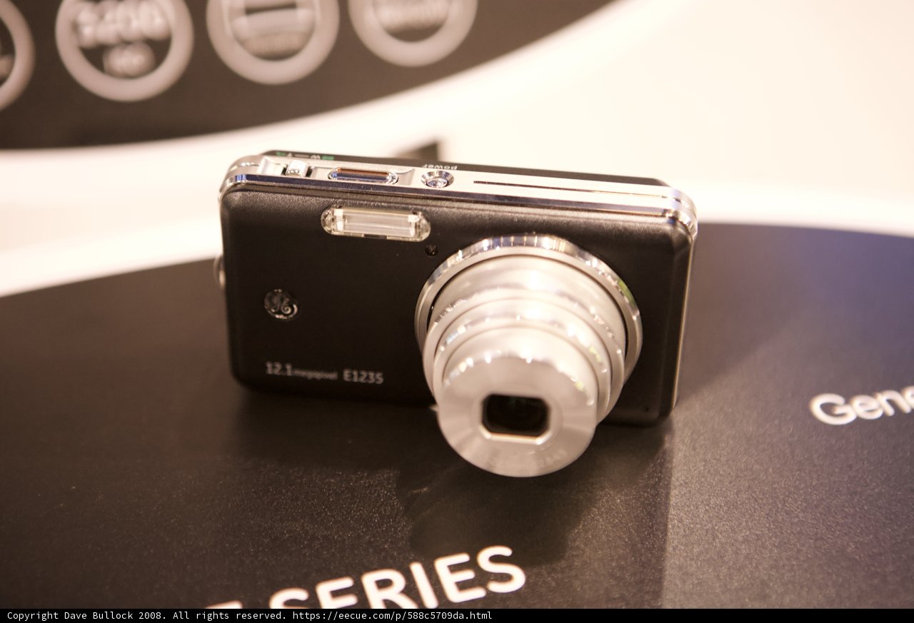 Cutting-Edge Digital Camera Featured at Sony Booth