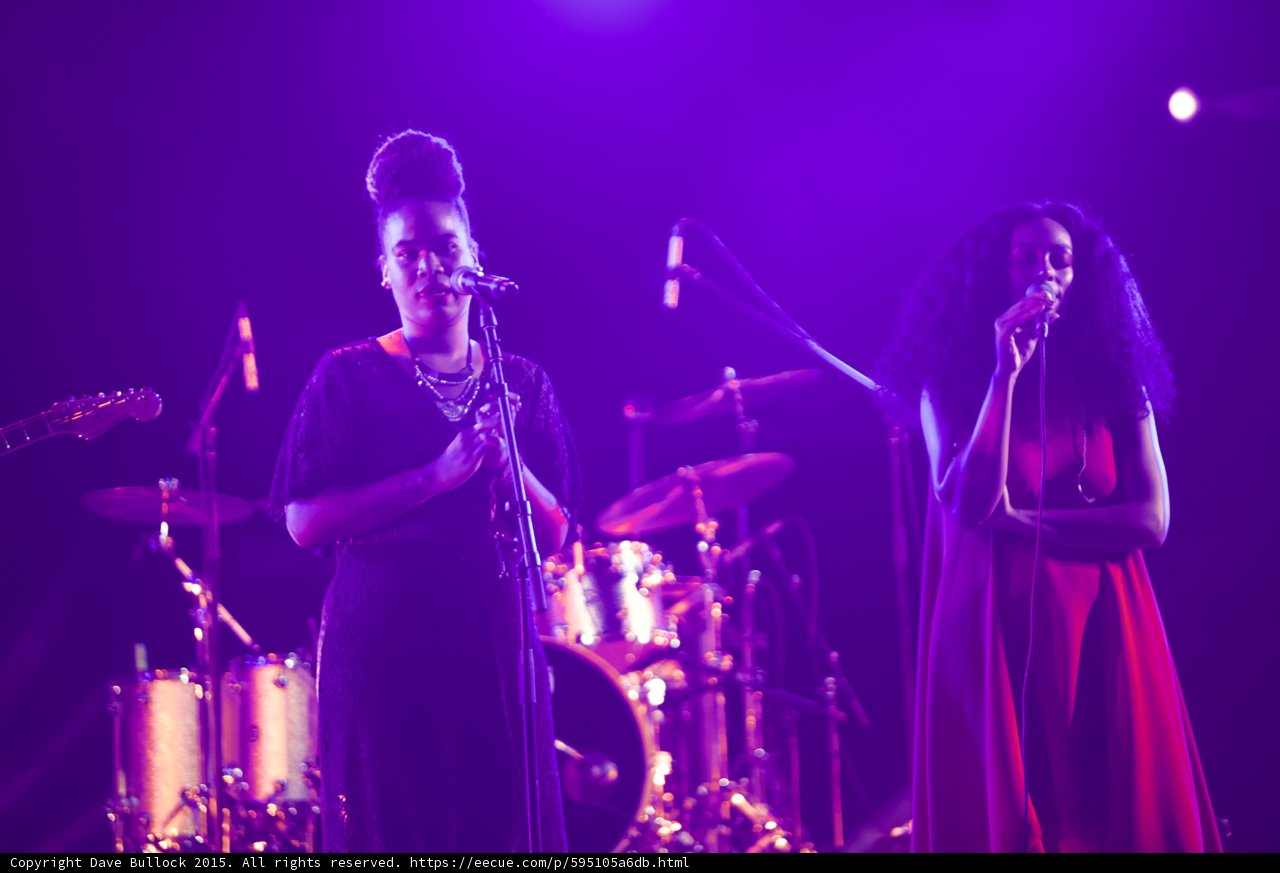 Solange And Backing Vocalist Duet Red Black Dresses Drum Kit Spotlight