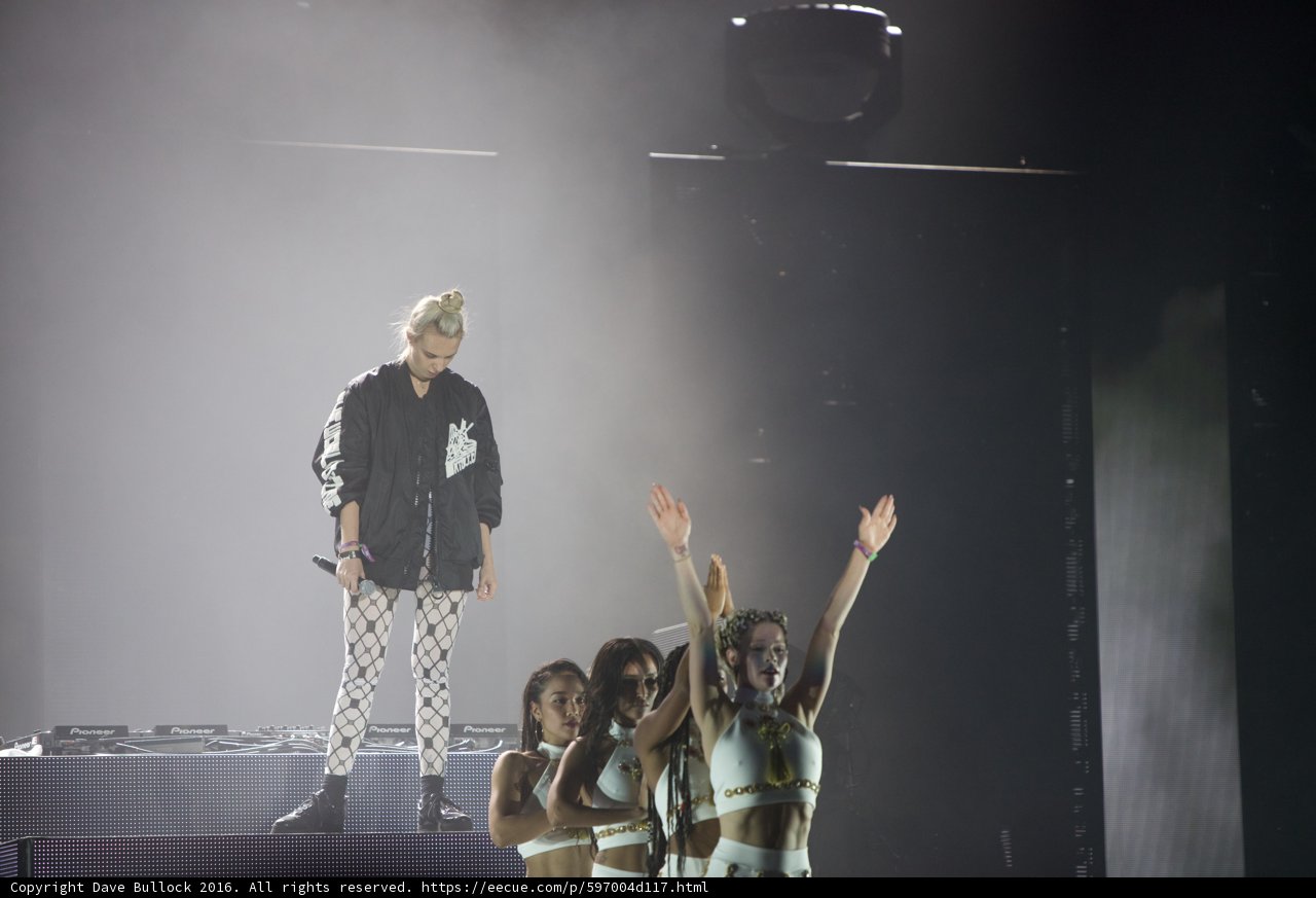 Stage queen