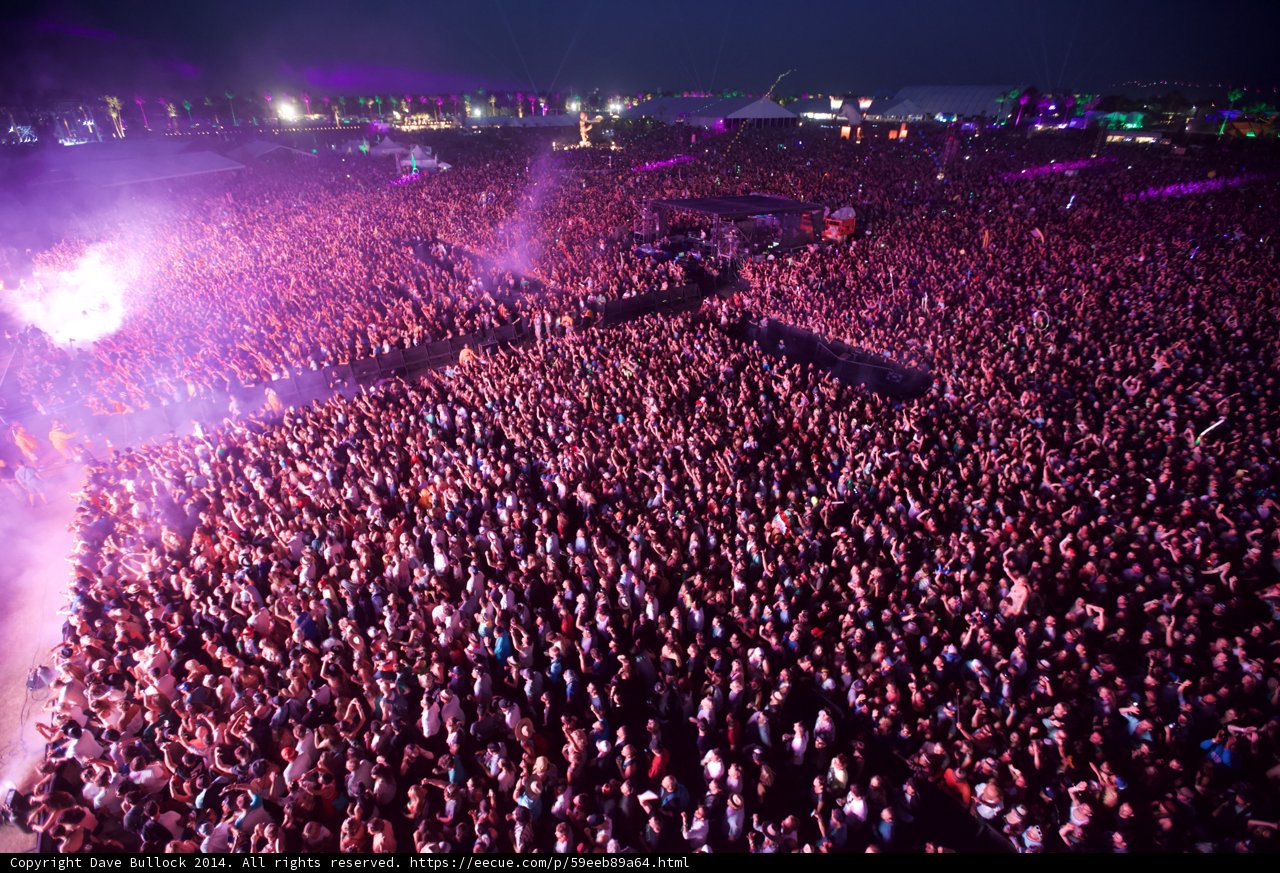 The Energy of the Crowd