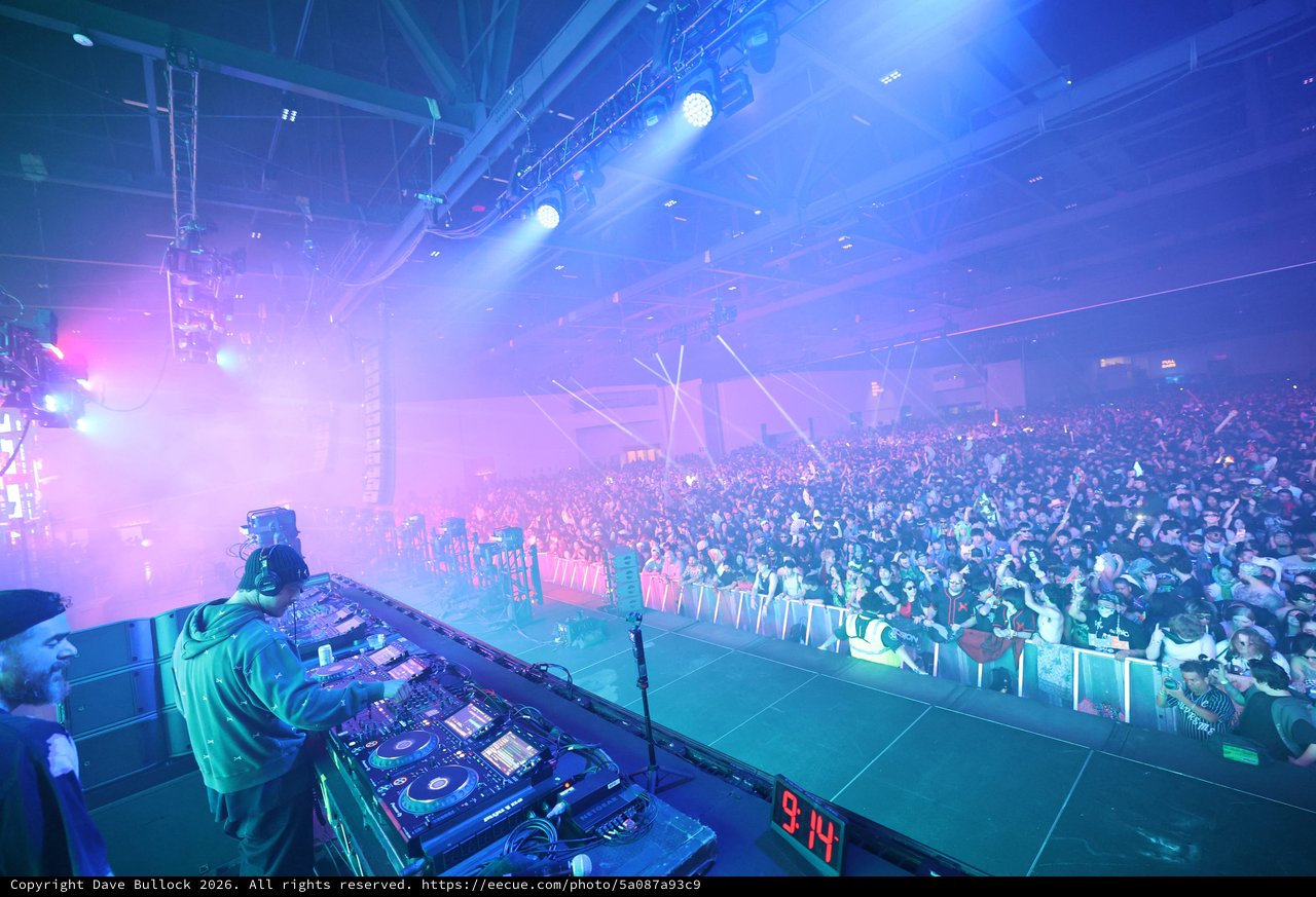 DJ Ignites Massive Crowd at Wobbleland 2026