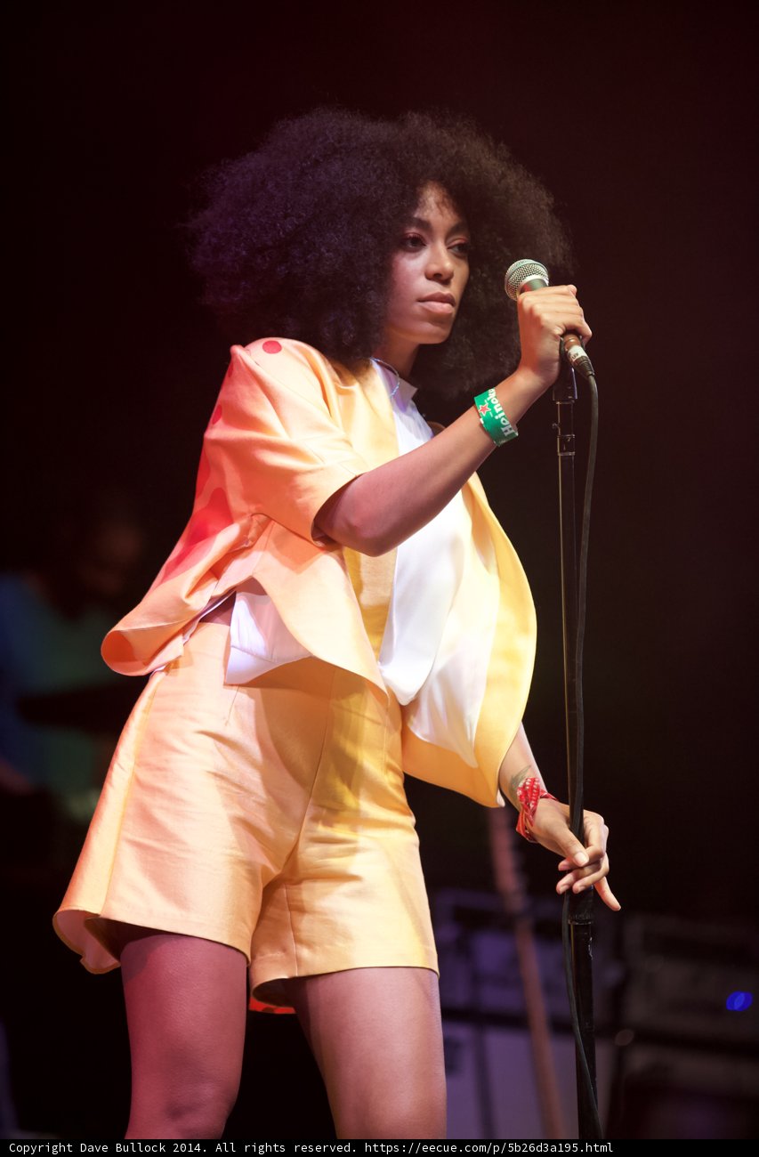 Solange rocks the stage at Coachella 2014