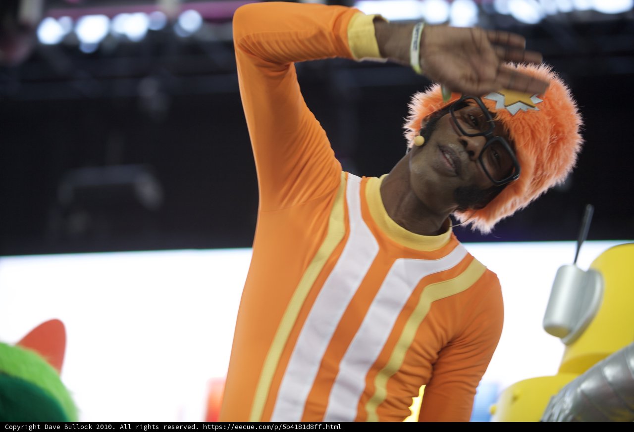 Grooving in Orange and White