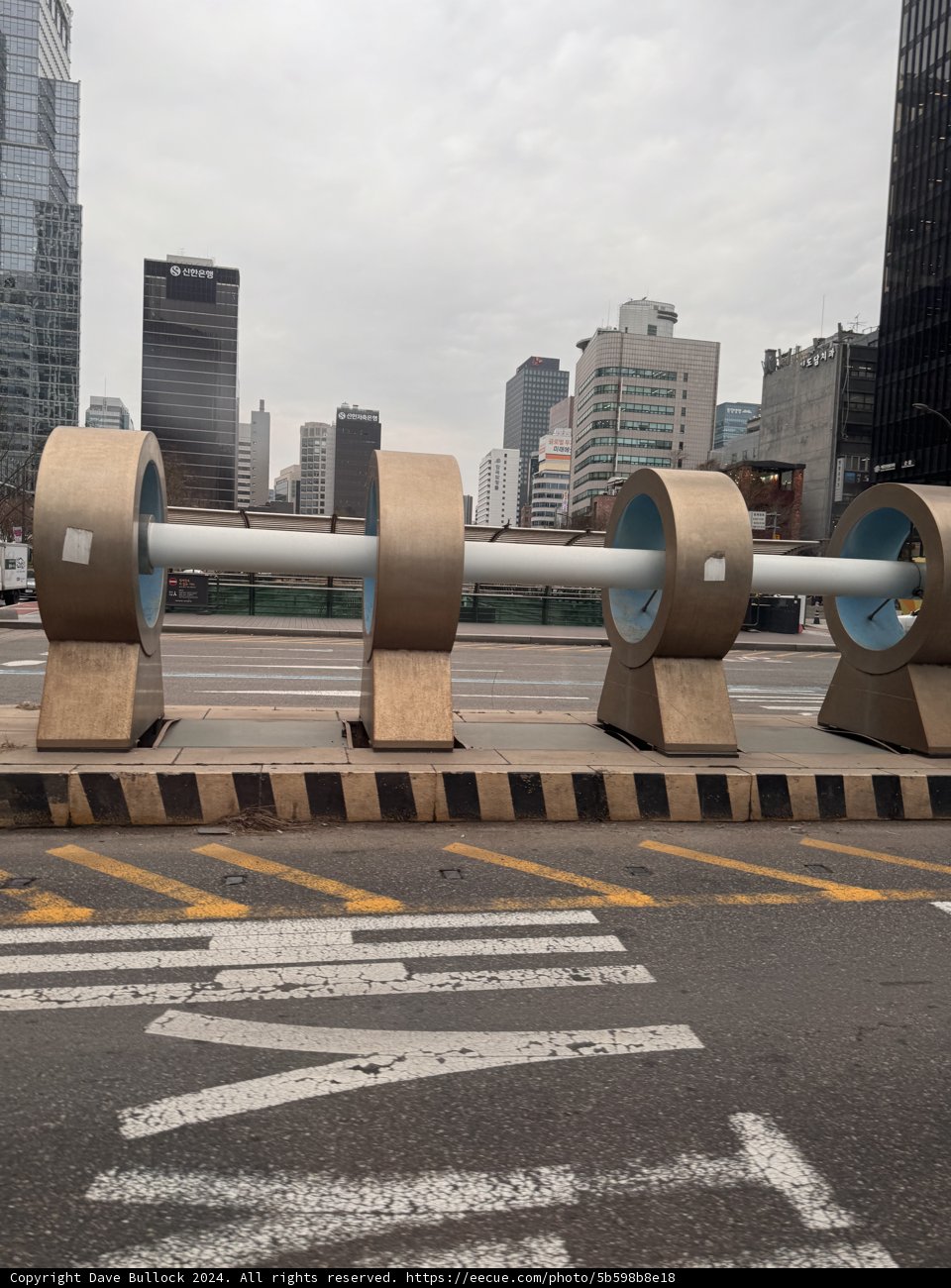 The Choreographed Chaos of Seoul's Streets
