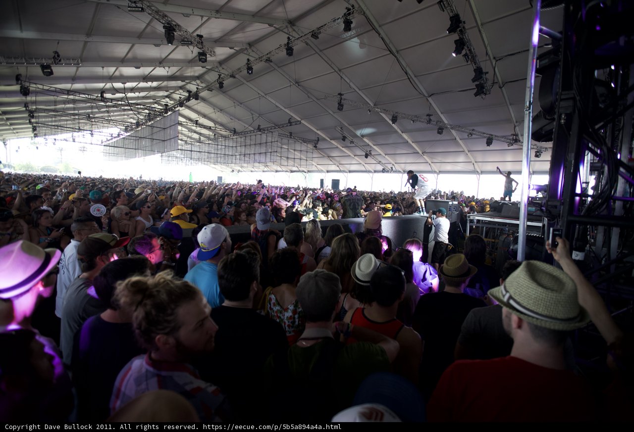 A Sea of Fedora Hats at Coachella 2011