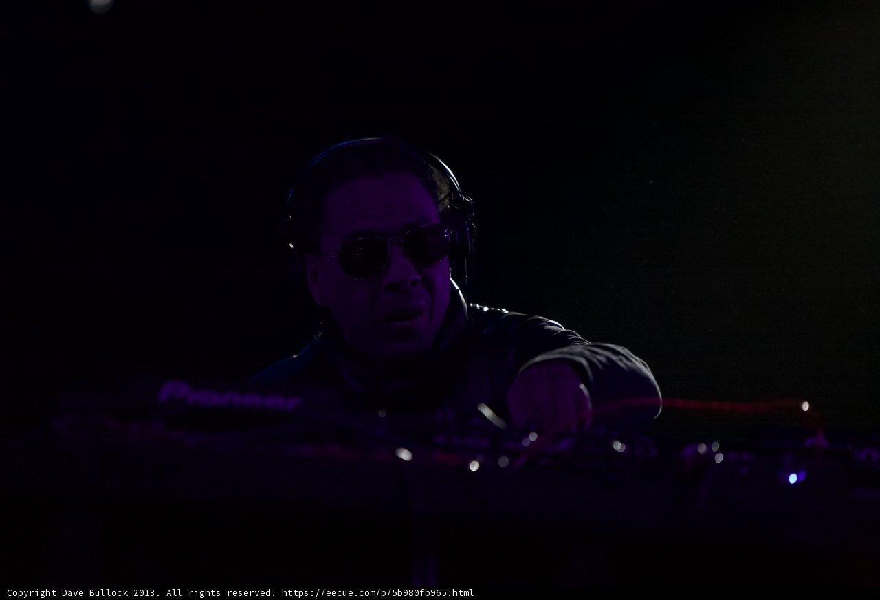 The Entertainer in Shades