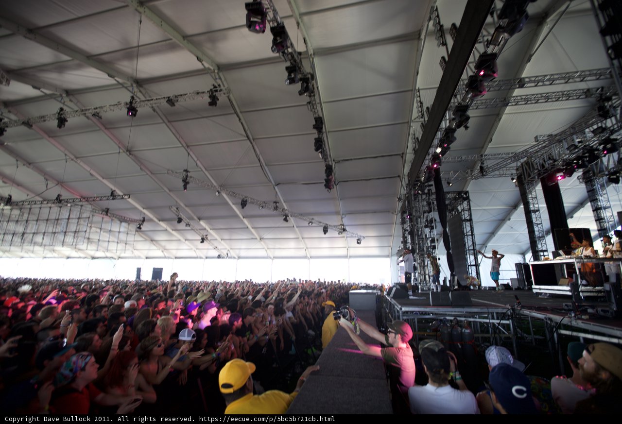Kei Toume performs to a massive crowd