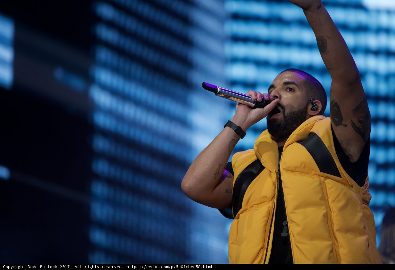 Drake Performs Solo at O2 Arena in London