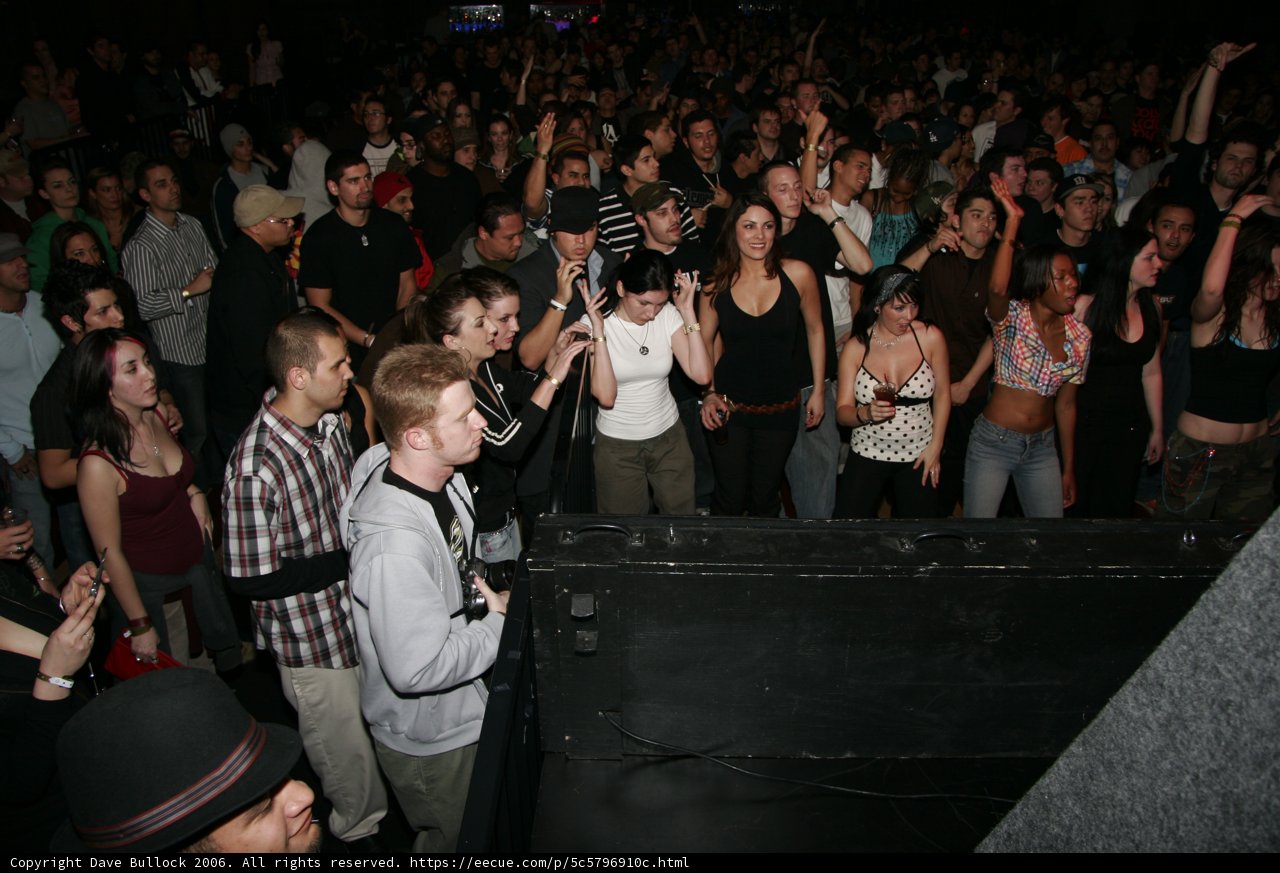 Mic in Hand, Crowd in Motion