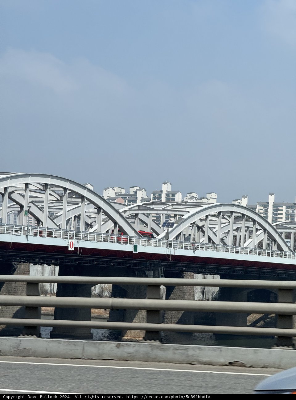 The Urban Arch: Seoul Cityscape
