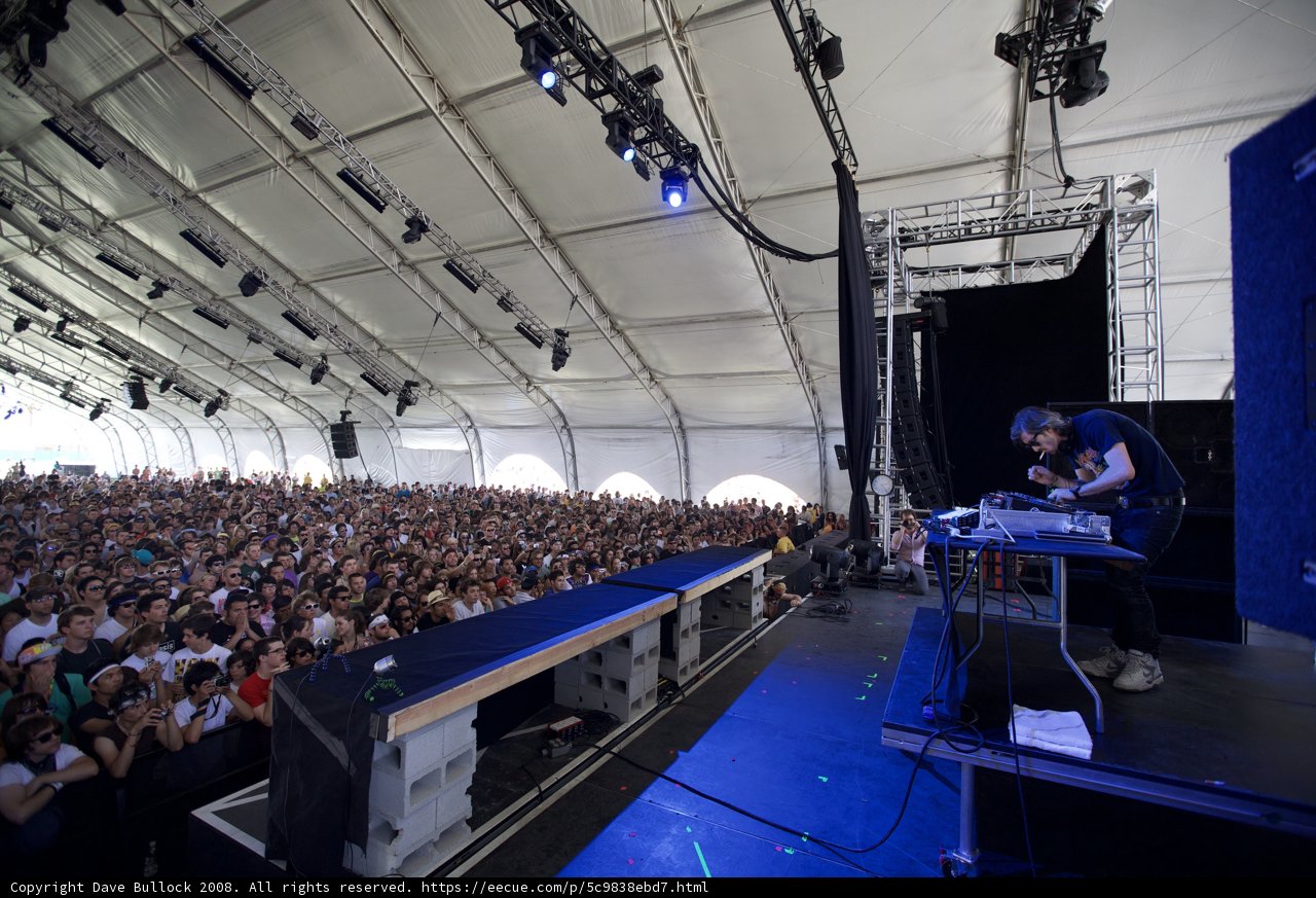 Sebastian Urzendowsky Performs in Front of a Rapturous Crowd at Coachella 2008