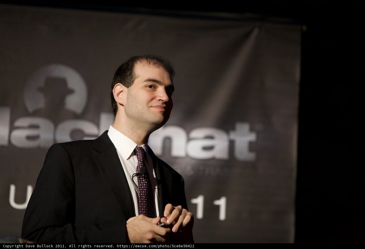 Dan Kaminsky at DEF CON with Blackhat Logo
