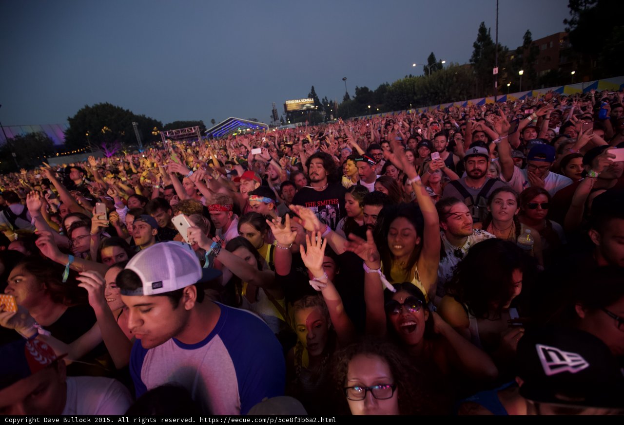 Crowd Smiths Shirt Fan Screaming