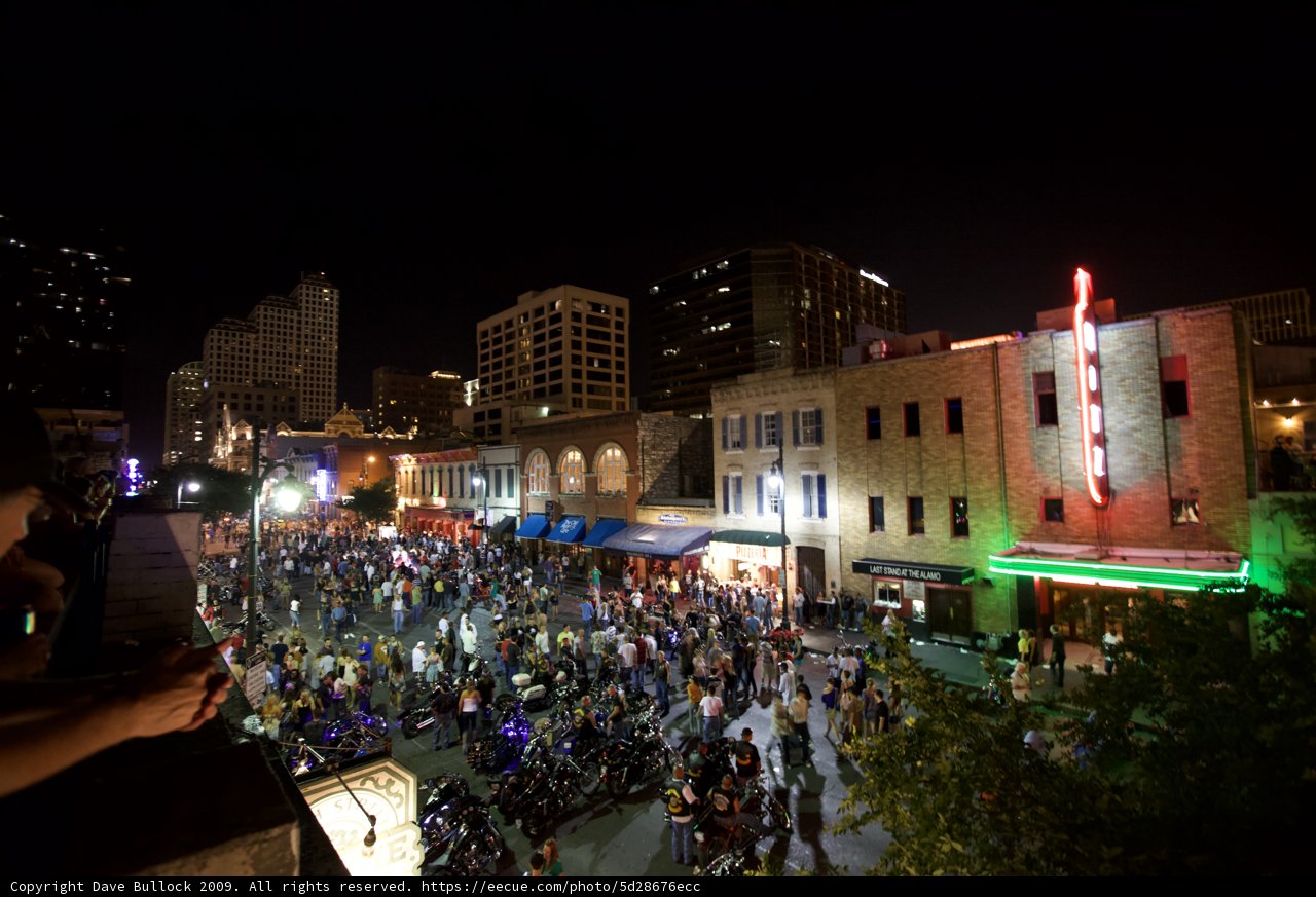 Metropolis Night Life