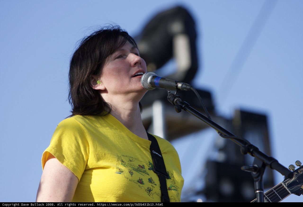 Karin Enke rocks the mic at Coachella 2008