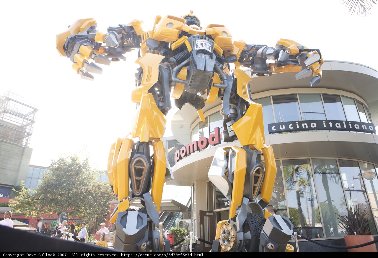 Massive Transformer Robot in the City