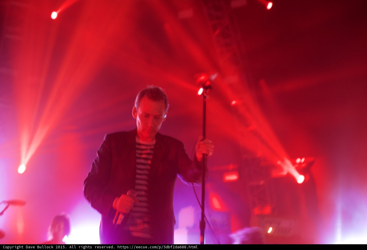 Singer Mic Stand Red Beams