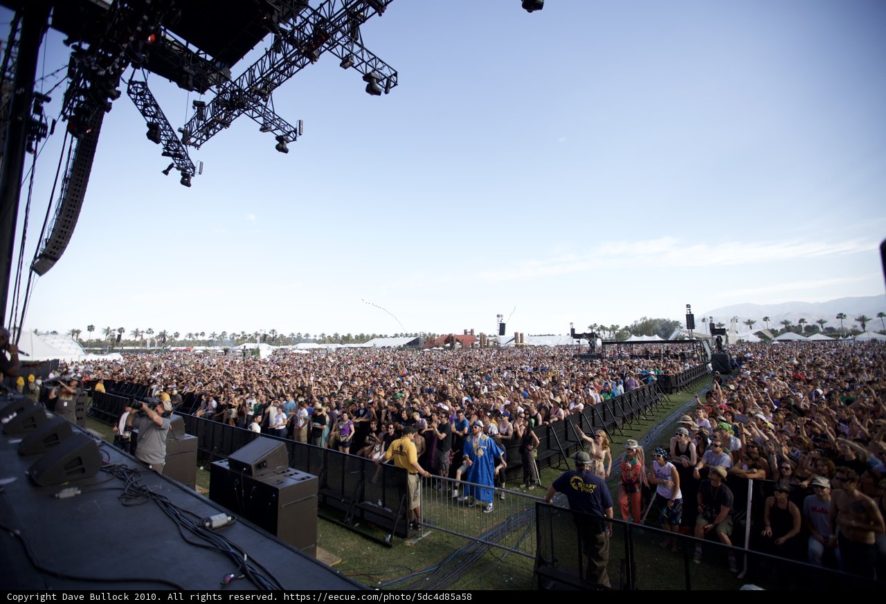 Coachella Crowd Goes Wild!
