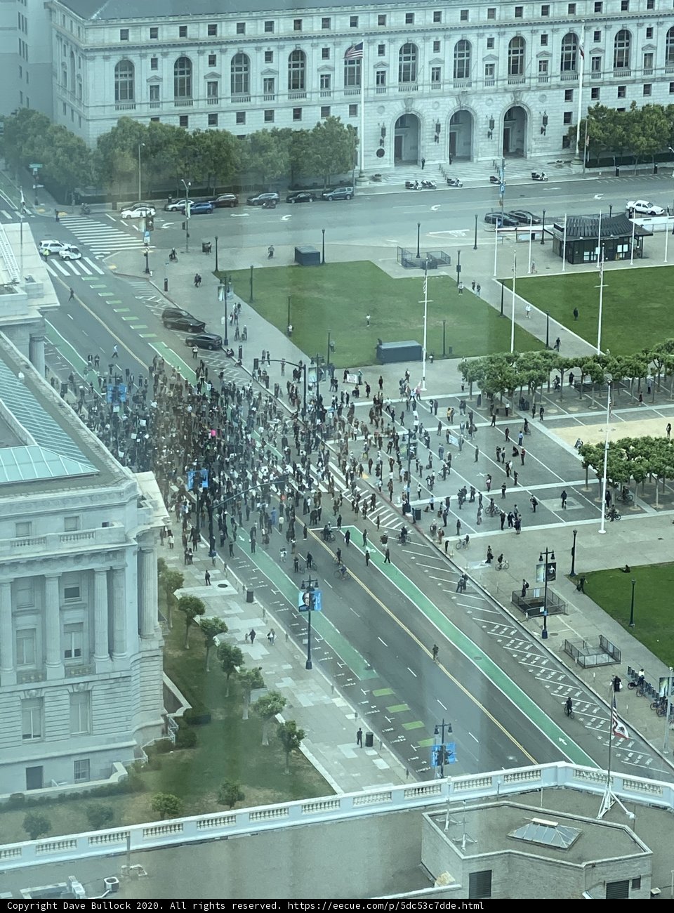 A Bustling Metropolis: Crowds Take Over San Francisco Streets