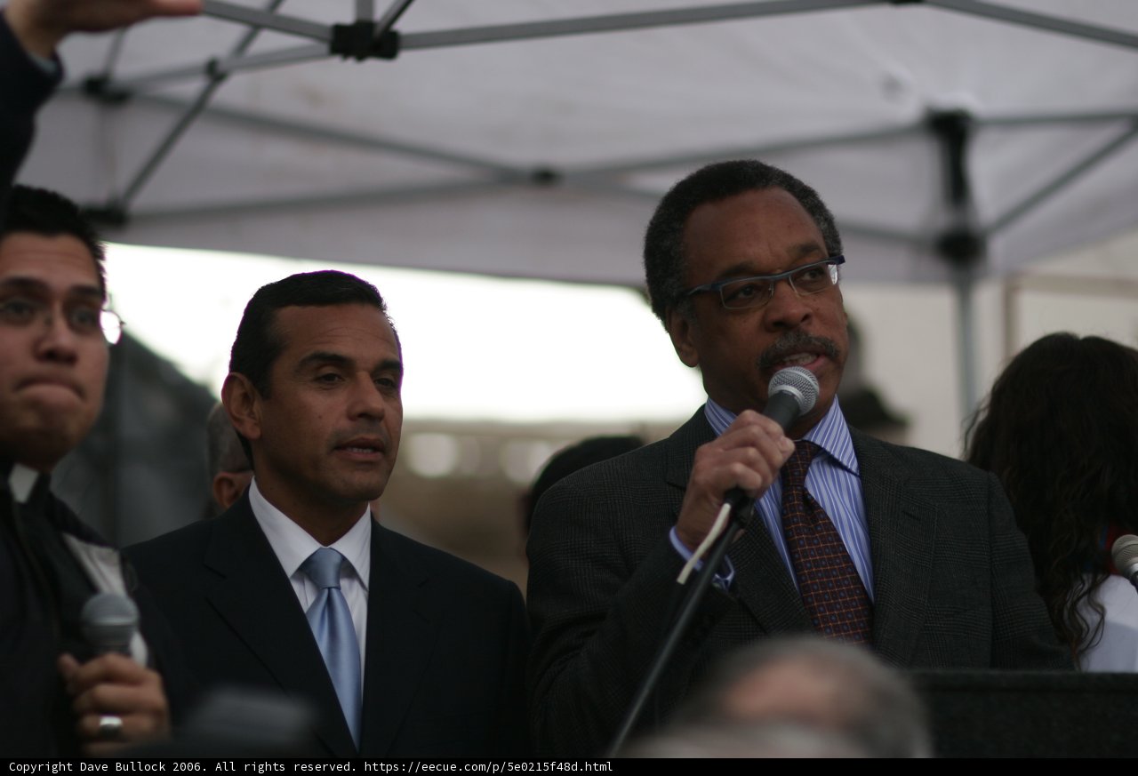 Antonio Villaraigosa Captivates Outdoor Audience