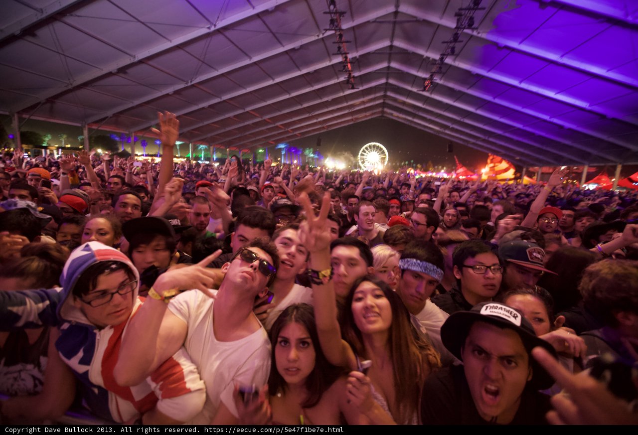 Coachella Crowd Cheers on Whindersson Nunes