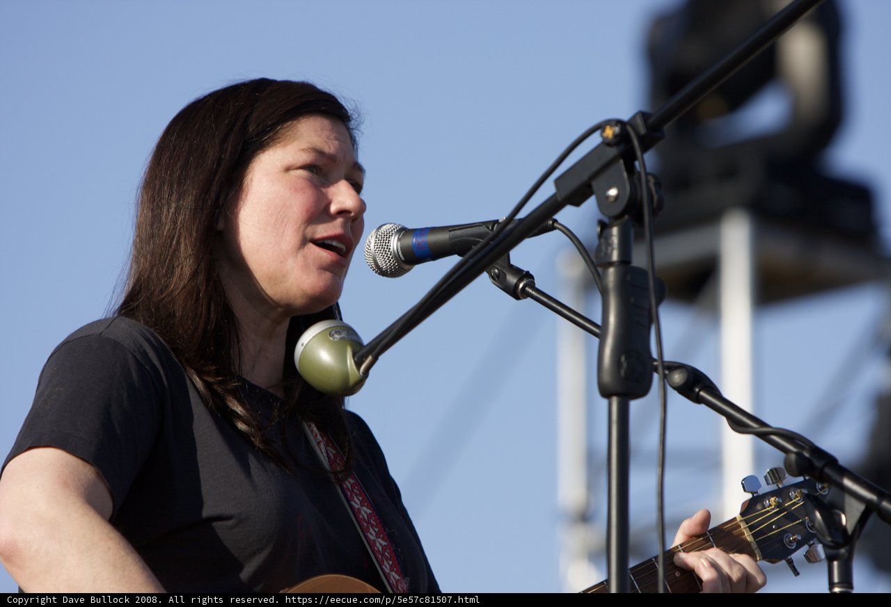 Kim Deal Strums Her Acoustic Guitar at Coachella 2008