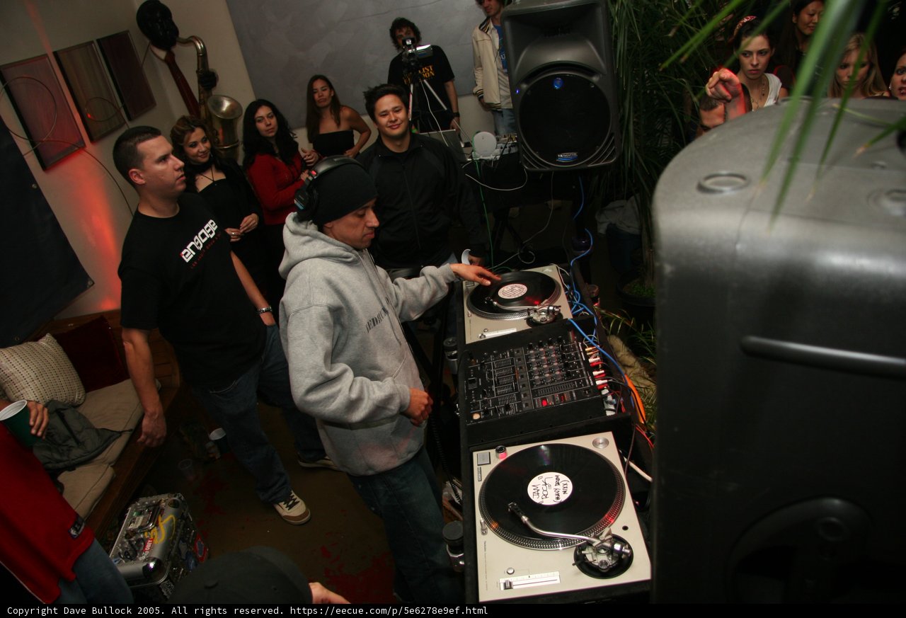 DJ set in action