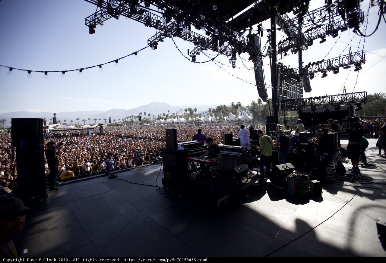 Coachella Crowd Enjoys Outdoor Performance