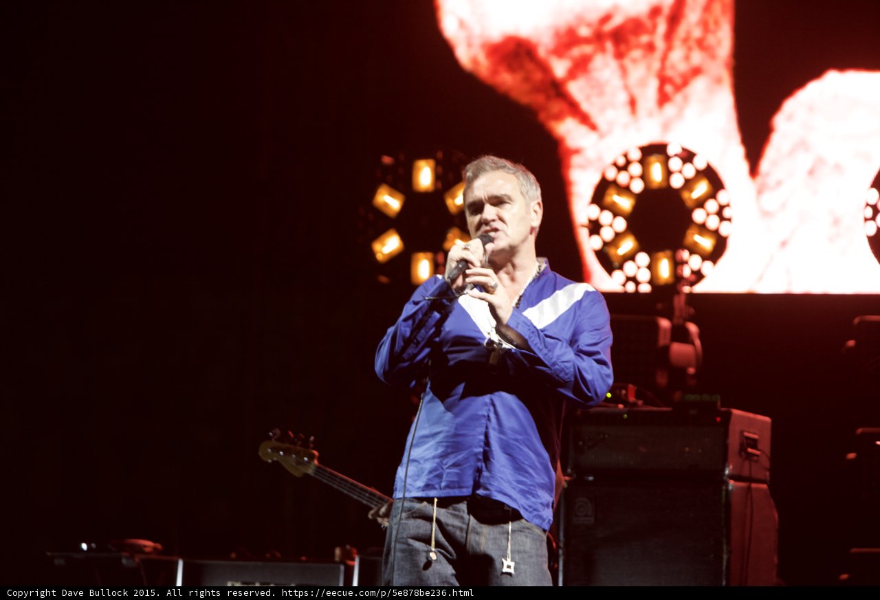 Morrissey Full Body Singing Blue Shirt Two Circular Light Arrays Red Video Screen Bass