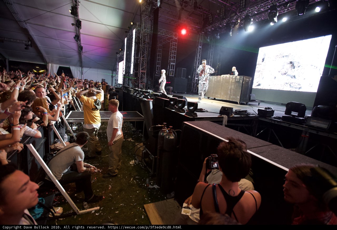 Jamming with the Crowd