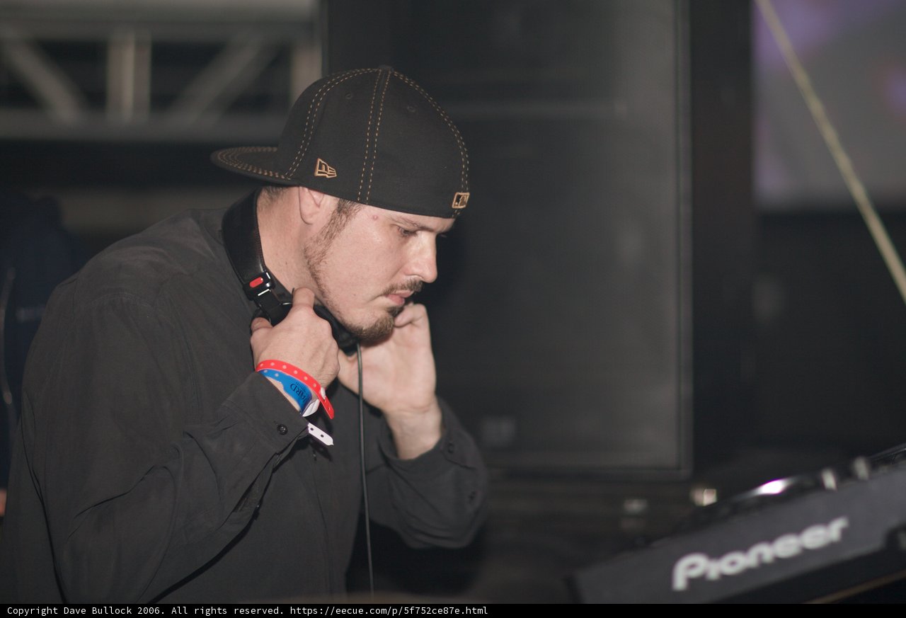 Deejay Travis B in action