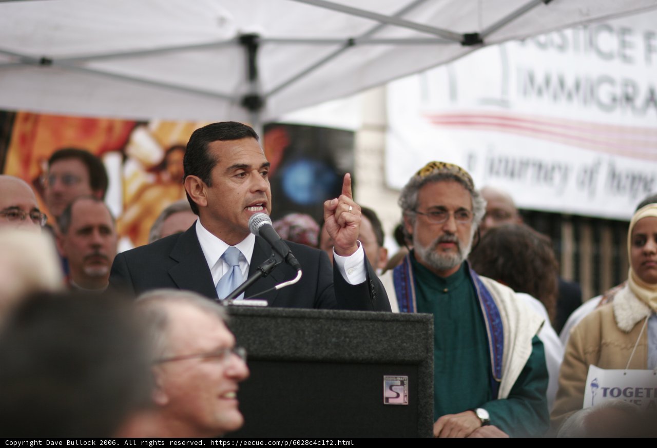 Antonio Villaraigosa addresses a rally