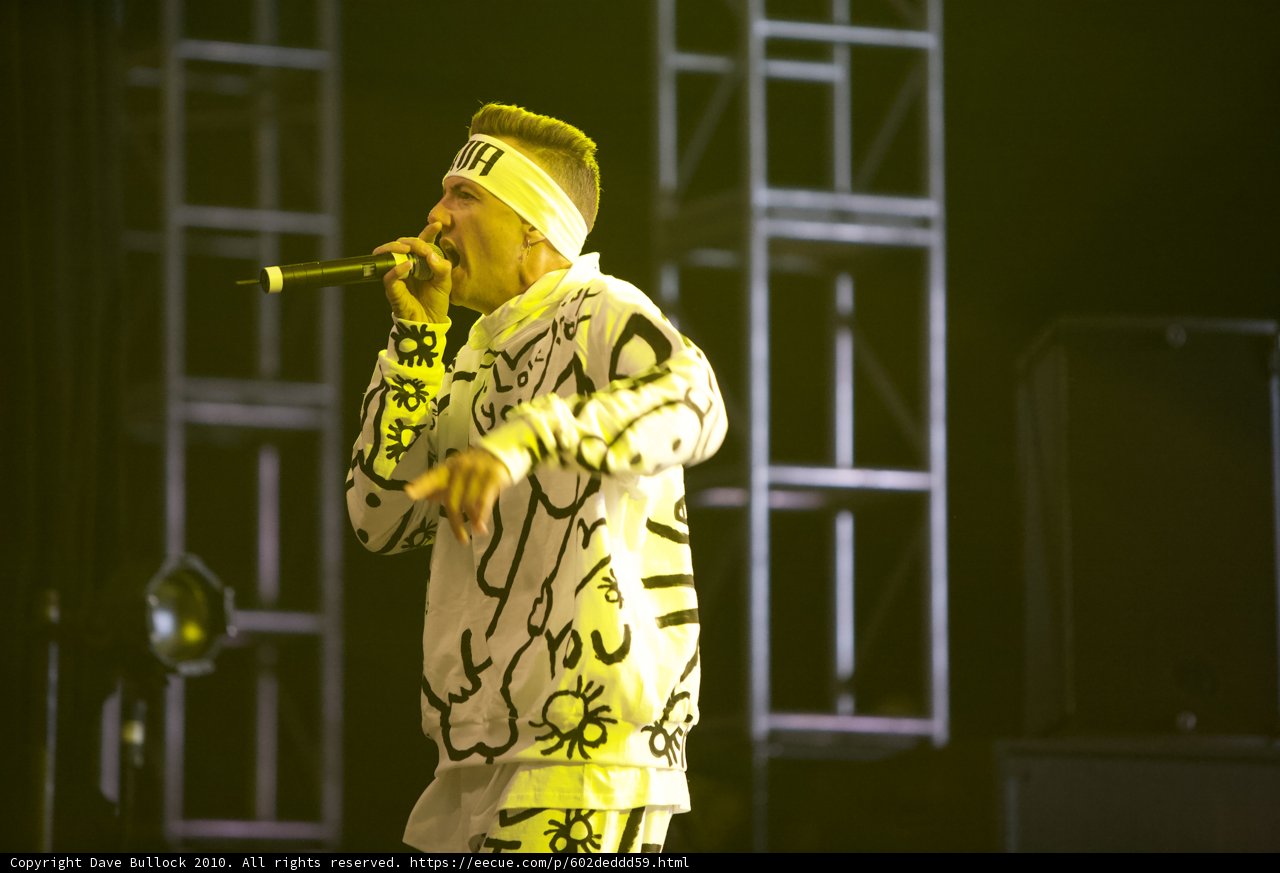 Captivating Solo Performance at Coachella
