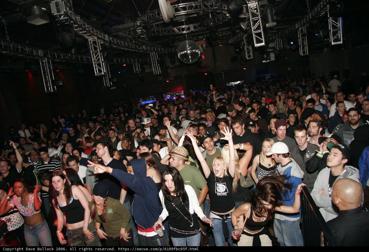 Nightlife Fun in Viram Funktion Club