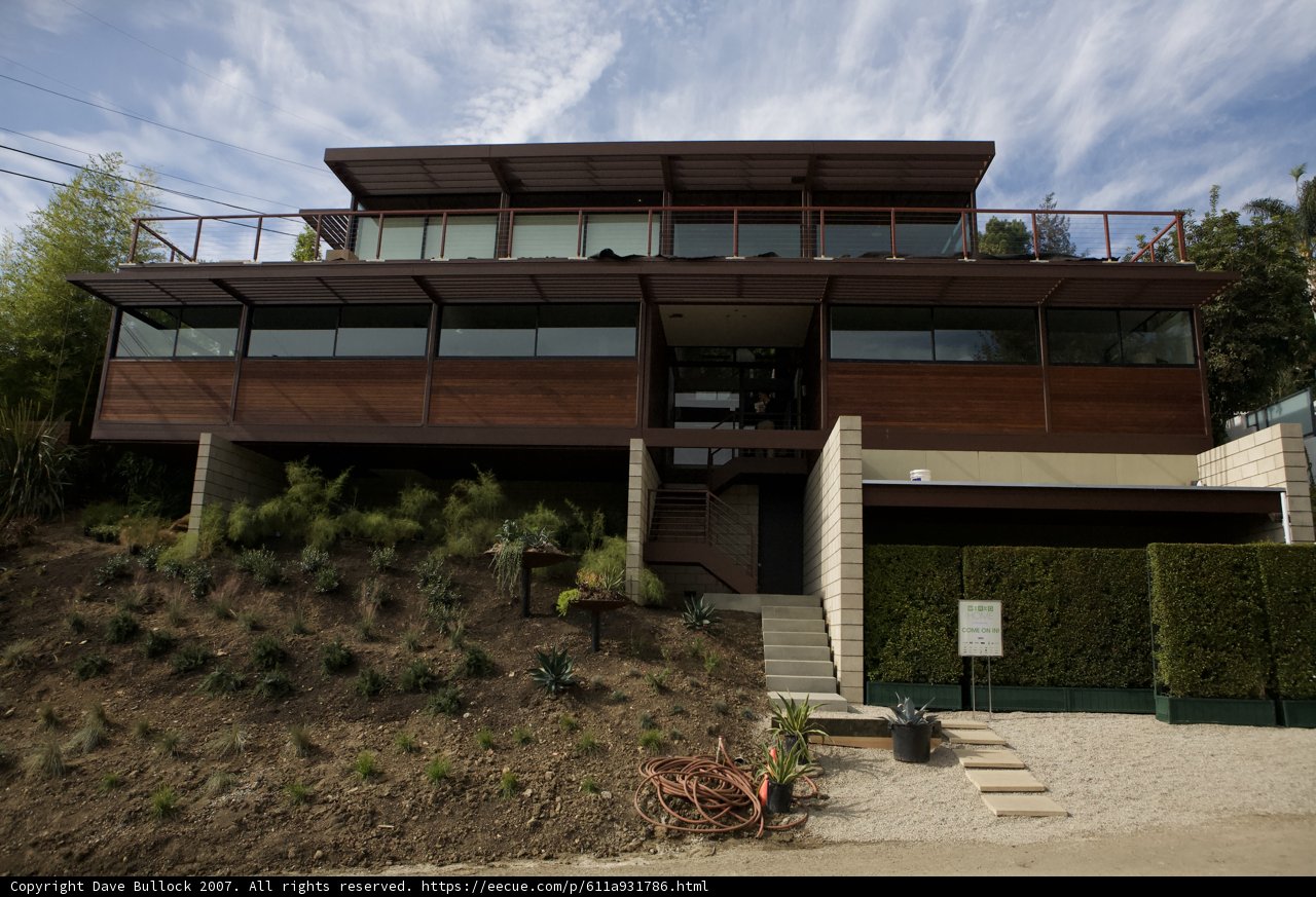 Modern Home with a Spacious Deck and Stunning View