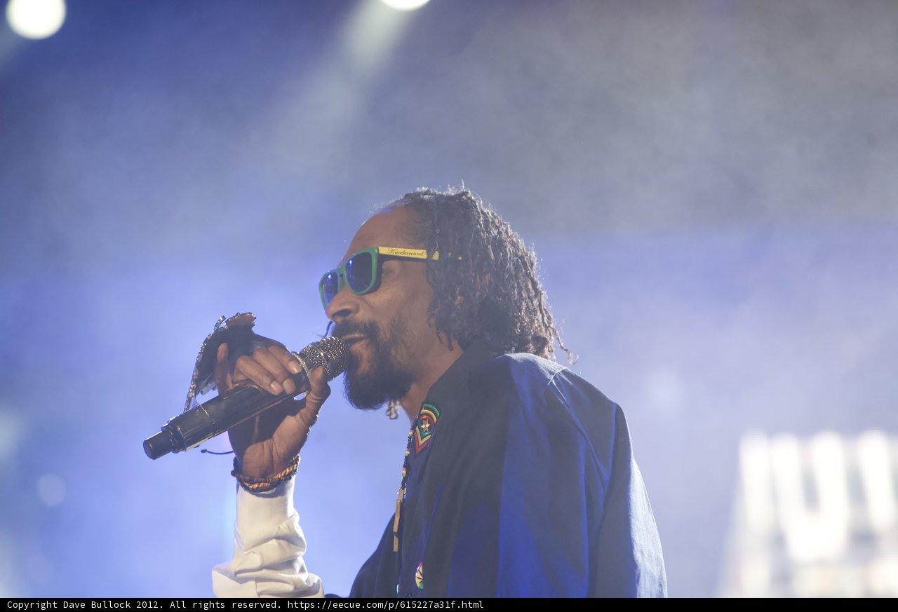 Snoop Dogg brings the house down at the 2012 Grammy Awards