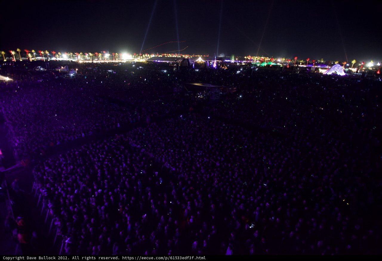 A Sea of Lights: The Electric Atmosphere of Coachella