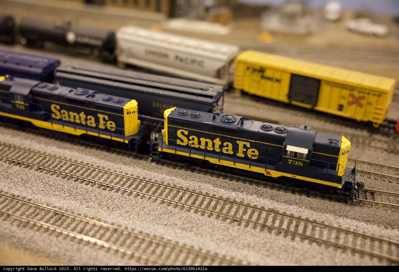 Miniature Tracks, Major Detail
