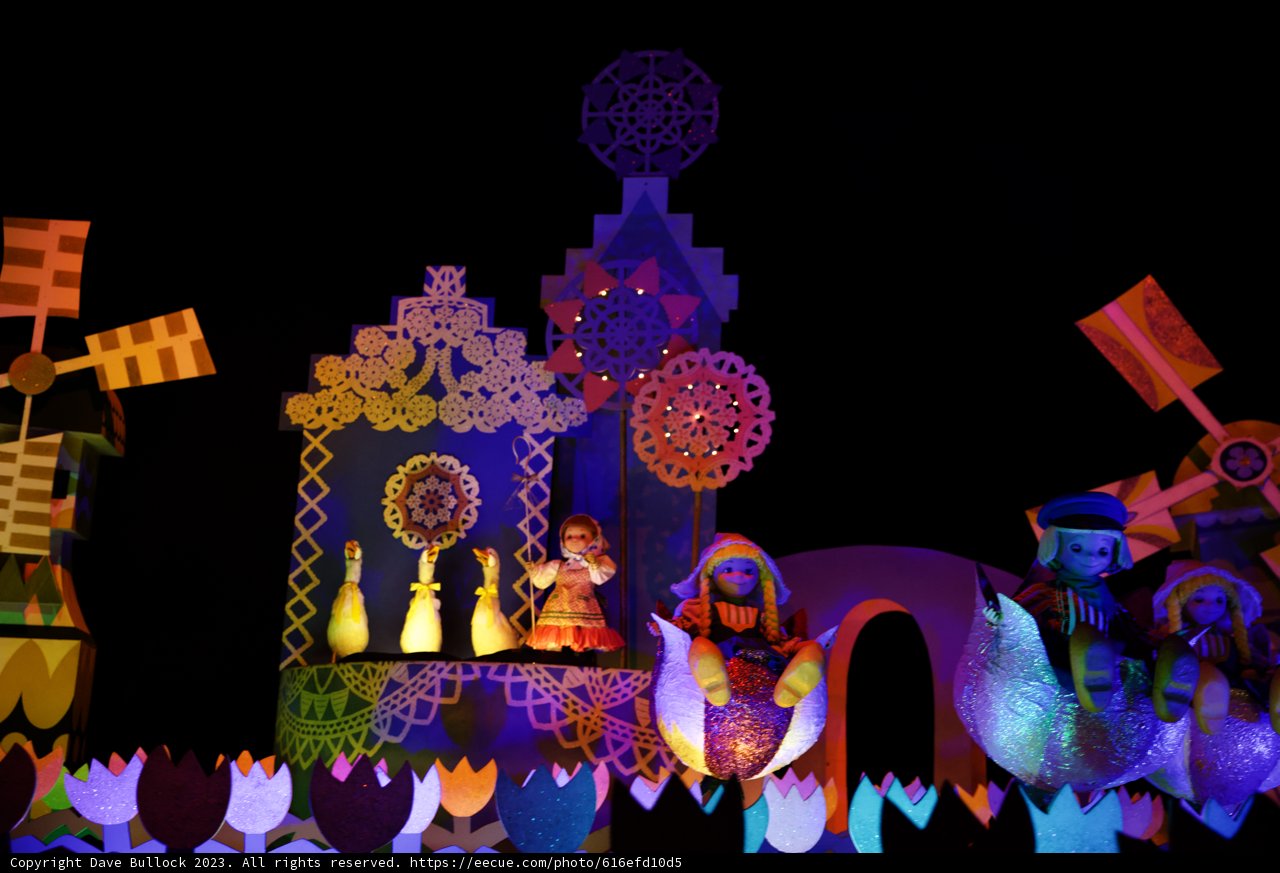 Mesmerizing Magic at Disneyland's Aladdin's Lamp Parade