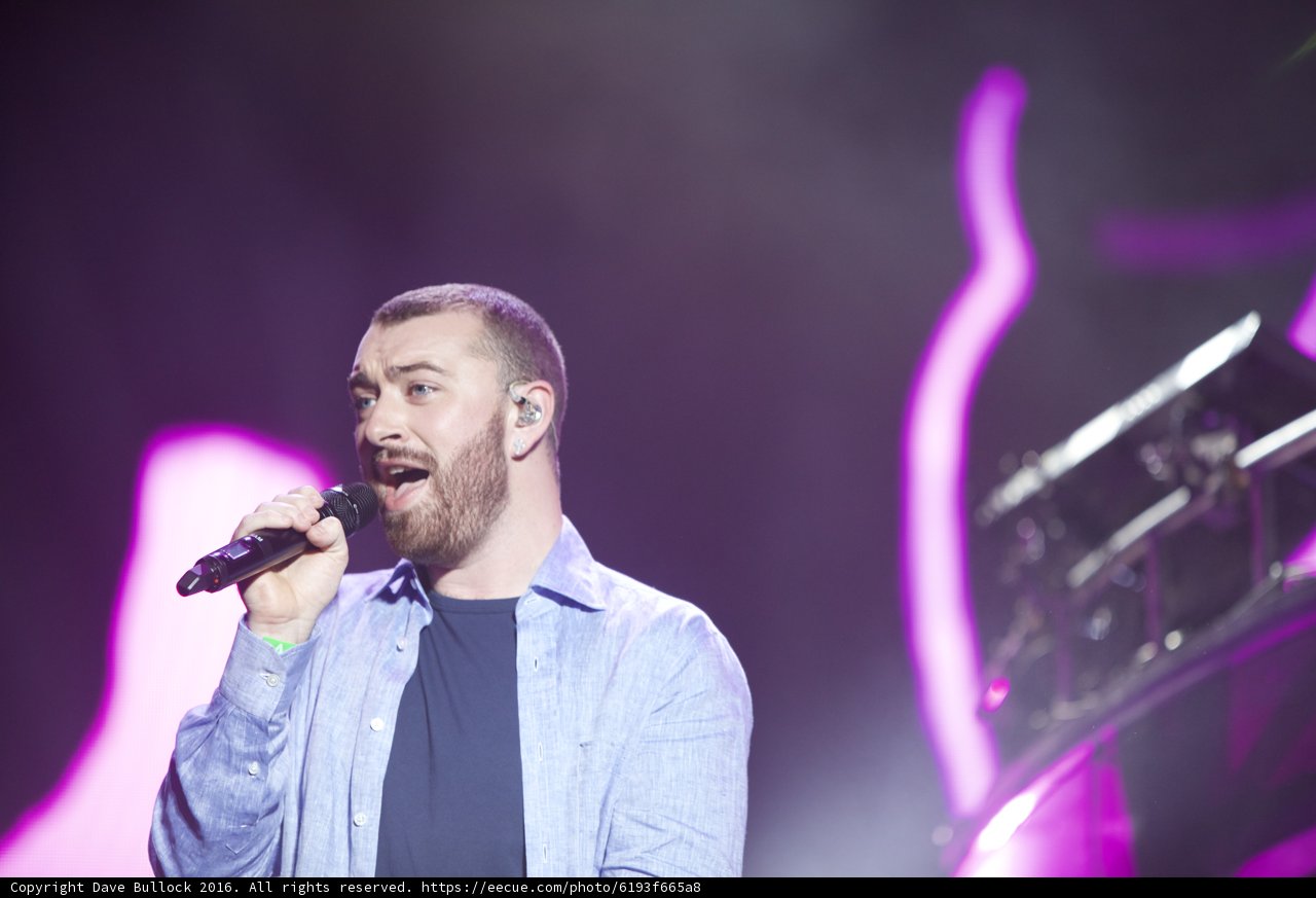 Sam Smith's Electrifying Solo Performance
