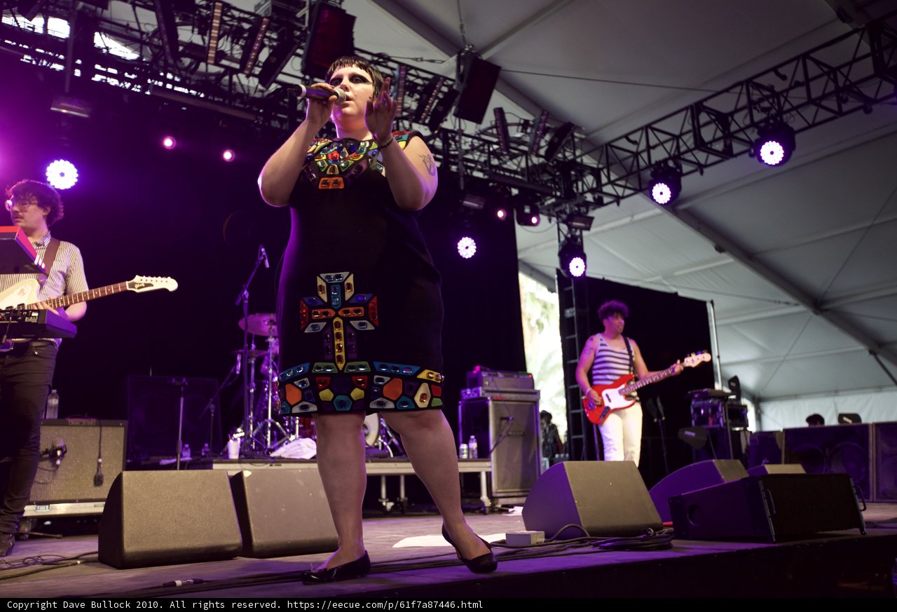 Beth Ditto belts out hit tunes on Coachella stage