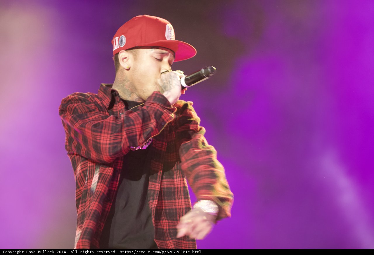 A Red-Hatted Solo Performance