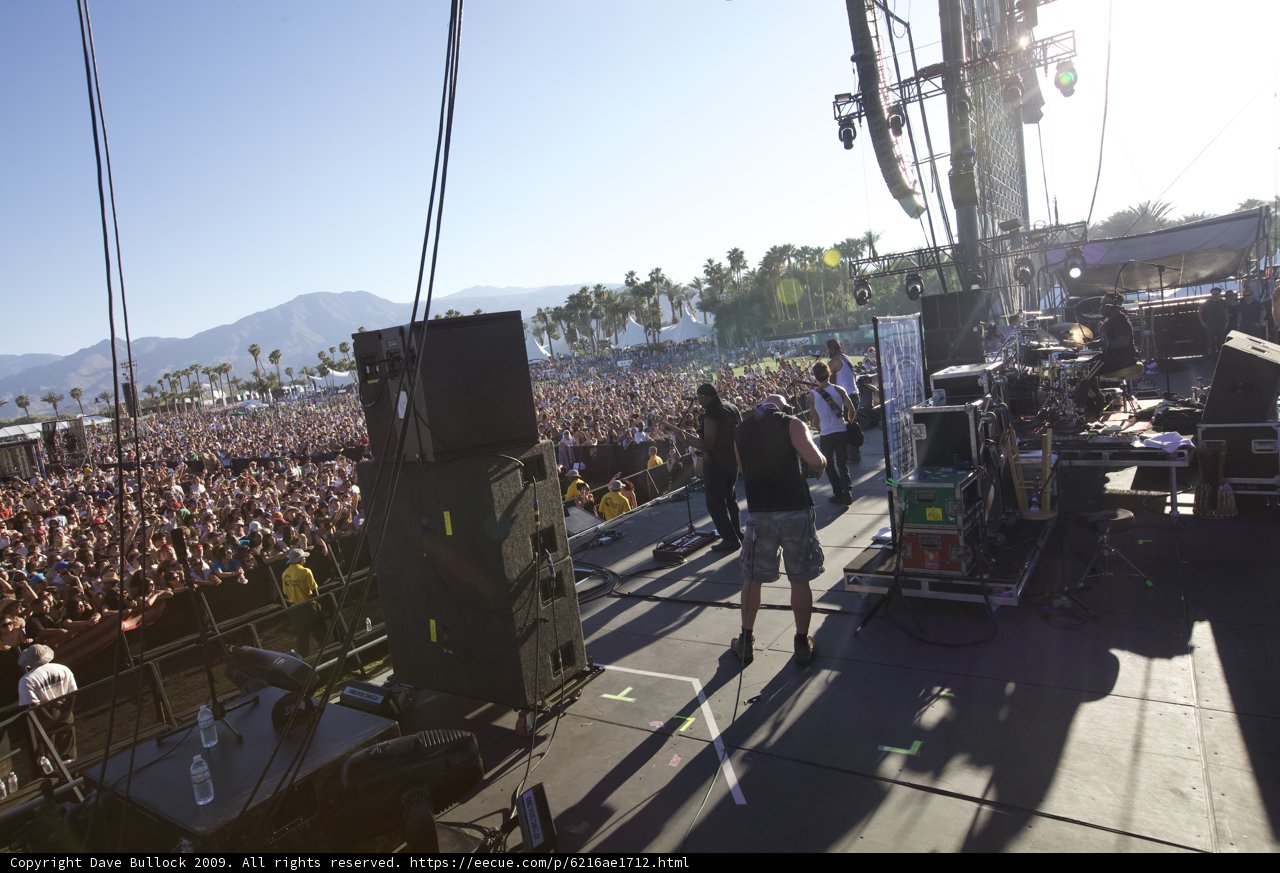 Coachella 2009: A Sea of Music Enthusiasts