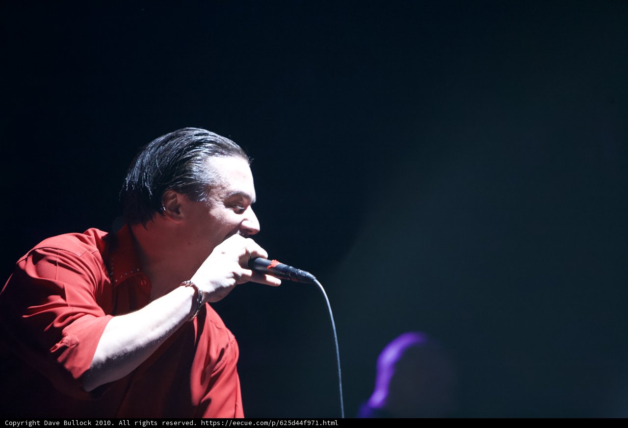 Red Shirted Singer Rocks the Mic at Coachella