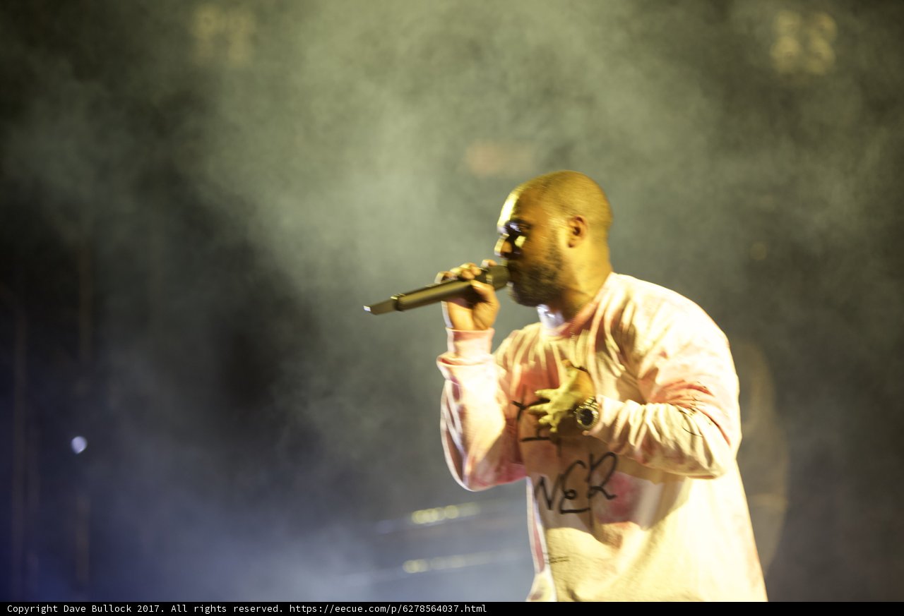 The Pink-Shirted Performer