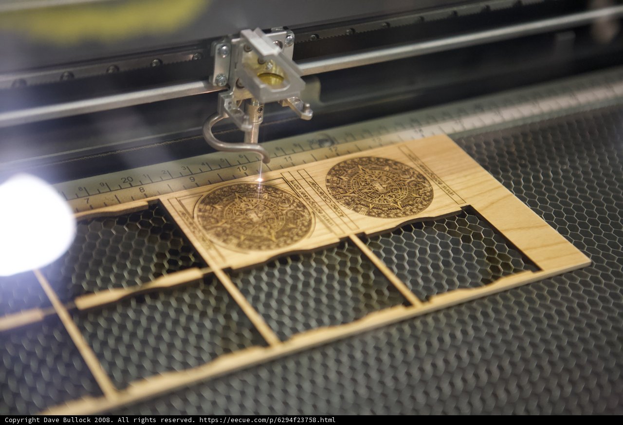 Manufacturing a wooden flooring piece with a 3D printer